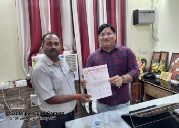 महराजगंज: जनपद में घोषित येलो एलर्ट के दृष्टिगत राशै महासंघ ने स्कूलों में छुट्टी करने को बीएसए को सौंपा ज्ञापन