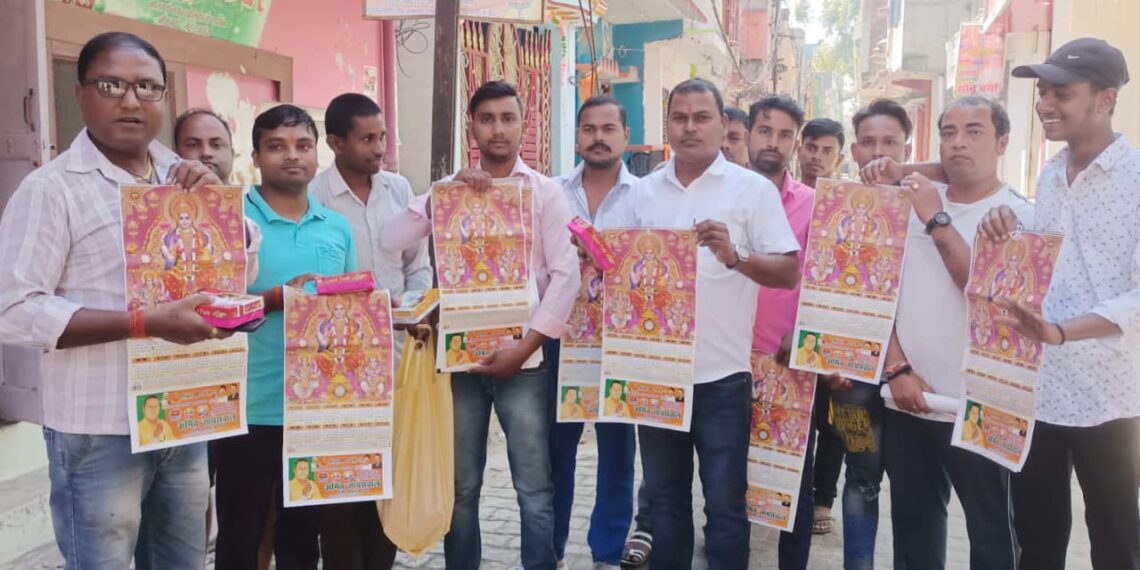 नौतनवा: लोहिया वार्ड में अमित ने बांटी दीवाली की मिठाई, लोगो का लिए आशीर्वाद