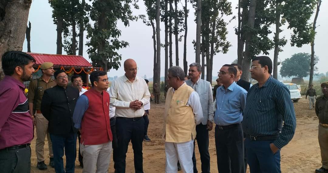 महराजगंज: विधायक ने मंत्री से कहा मुझे और मेरी पत्नी को अंग्रेजी नही आती, डीएफओ की भी किये शिकायत