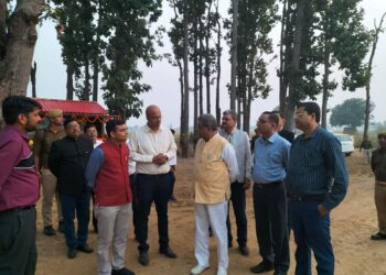 महराजगंज: विधायक ने मंत्री से कहा मुझे और मेरी पत्नी को अंग्रेजी नही आती, डीएफओ की भी किये शिकायत