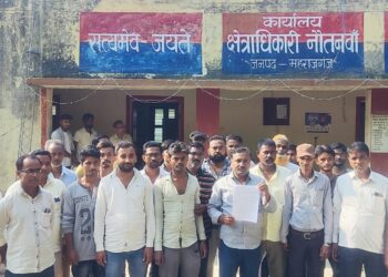 खोरिया चौकी इंचार्ज के बातों से छुब्ध ग्राम प्रधान, समर्थकों ने सीओ से की शिकायत