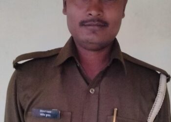 सर्वोत्तम बीट पुलिस अधिकारी चुने गए नौतनवां थाने पर तैनात आरक्षी संदीप कुमार, एडीजी ने सौंपा प्रशस्ति पत्र