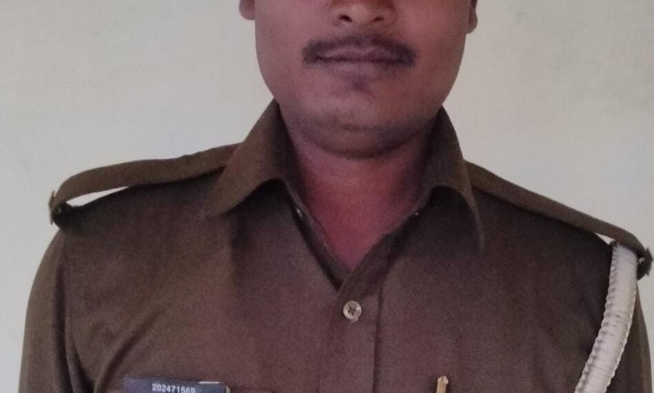 सर्वोत्तम बीट पुलिस अधिकारी चुने गए नौतनवां थाने पर तैनात आरक्षी संदीप कुमार, एडीजी ने सौंपा प्रशस्ति पत्र