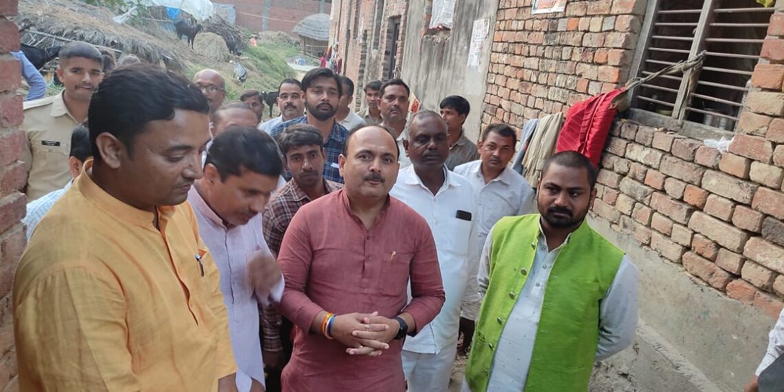 भाजपा नेता आशीष गिरी ने किया जनसंपर्क, बीते 15 अगस्त को 400 किलोमीटर पदयात्रा कर लखनऊ विधानसभा पहुंचने वाले आशीष ने गिनाई भाजपा की खूबियां