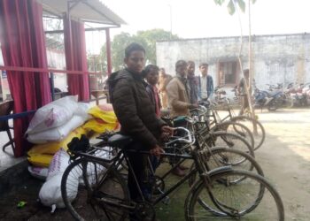 नौतनवां: 22 बोरी खाद के साथ 4 नेपाली सहित 5 तस्कर धराये