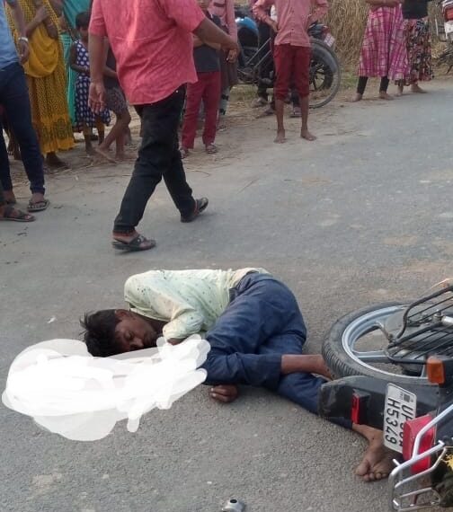 नौतनवां: पीकप के ठोकर से बाइक सवार की मौके पर ही मौत, पहुंची पुलिस