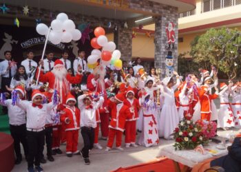 नौतनवां होली क्रॉस स्कूल में मनाया गया क्रिसमस, बच्चो ने किए मनमोहक कार्यक्रम