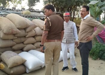 नौतनवां एसडीएम व पुलिस ने छापा मारकर तस्करी के लिए रखी गेंहू किये बरामद