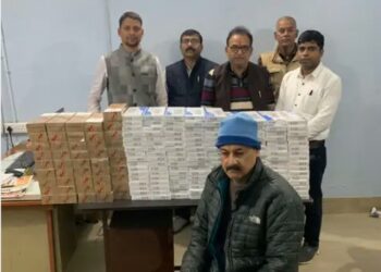 सोनौली इंडो-नेपाल बॉर्डर पर लाखों का विदेशी सिगरेट बरामद तस्करी के जरिए भेजा जा रहा था नेपाल, कार में बनाई थी कैविटी; चालक गिरफ्तार