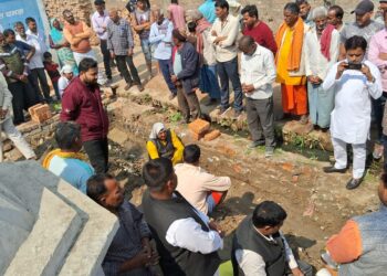 पुरैनिहा: अति प्राचीन शिव मंदिर का जीणोद्धार शुरू, ब्लॉक प्रमुख ने किया शिलान्यास