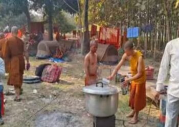 लुम्बिनी से पैदल कोलकाता के लिए रवाना हुए थाईलैंड के बौद्ध भिक्षु