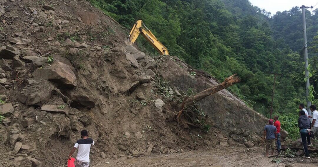 नेपाल मे पाल्पा के सिद्धबाबा क्षेत्र में सुरंग निर्माण के लिए रोजाना आठ घंटे हाईवे बंद