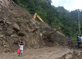 नेपाल मे पाल्पा के सिद्धबाबा क्षेत्र में सुरंग निर्माण के लिए रोजाना आठ घंटे हाईवे बंद