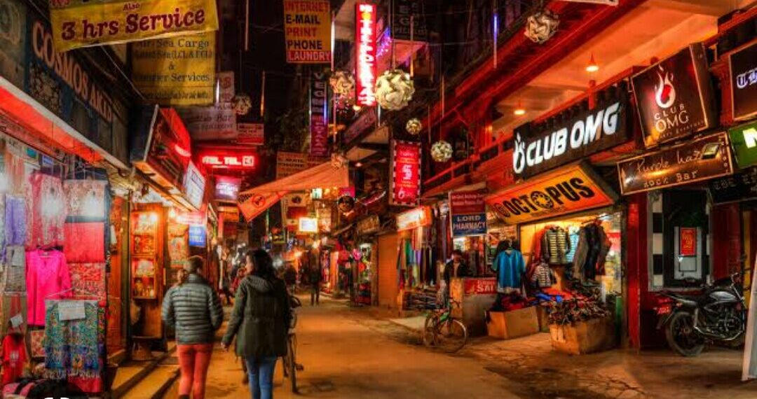 नेपाली लड़कियों के चक्कर मे नेपाल के जेलो मे बन्द है कई भारतीय युवक, लुट कर अपने को बचाकर भारत आये वाराणसी के पर्यटक