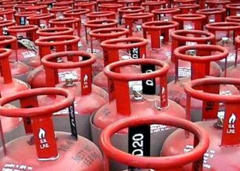 होली से पहले LPG पर महंगाई की मार, 50 रुपए महंगी हुई घरेलू रसोई गैस, 350.50 रुपए बढ़े व्यावसायिक गैस के दाम