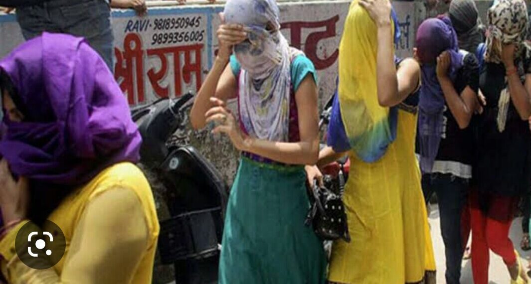 सोनौली बॉर्डर पर मानव तस्करी का समझे खेल, नेपाल से स्कूटी से पहुचा रही है महिला दलाल