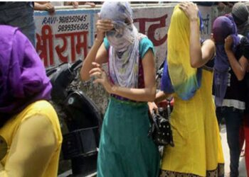 सोनौली बॉर्डर पर मानव तस्करी का समझे खेल, नेपाल से स्कूटी से पहुचा रही है महिला दलाल