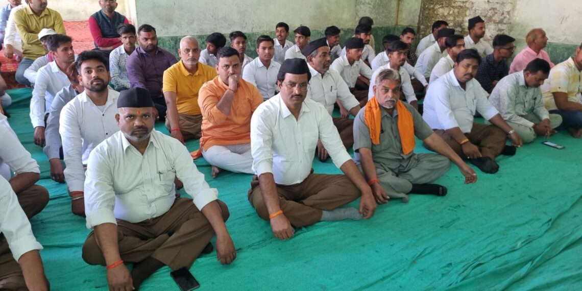 नौतनवा मे हिन्दू नवबर्ष पर राष्टीय स्वयंसेवक और भाजपा द्धौरा धूमधाम से किया गया क्रार्यक्रम