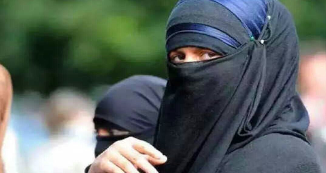 सोनौली बॉर्डर से बुर्के में नेपाल से महिलाएं लाती थीं चरस-अफीम हुआ खुलासा 4 महिलाए समेत 5 गिरफ्तार