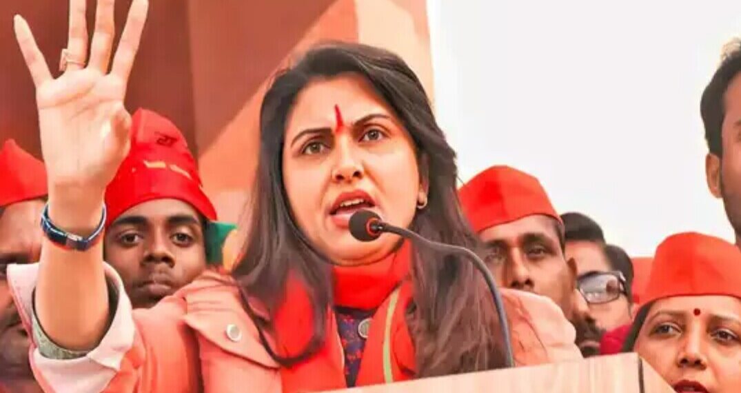 सपा से गोरखपुर मेयर पद के लिए काजल निषाद को मिला टिकट, अखिलेश यादव खुद पहुंचे थे घर