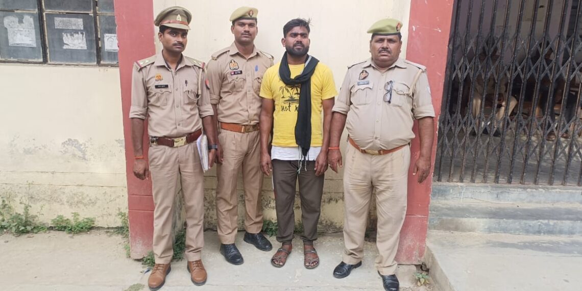 नौतनवां: एक वांछित अभियुक्त को गिरफ्तार कर भेजा गया जेल