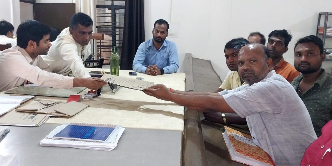 नौतनवां: भाजपा नगर अध्यक्ष अजय अग्रहरी ने खरीदे अध्यक्ष पद का पर्चा, भाजपा मे चर्चा शुरु