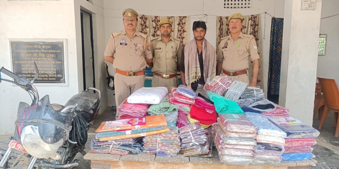 नेपाली कपङा तस्कर को पुलिस ने दबोचा