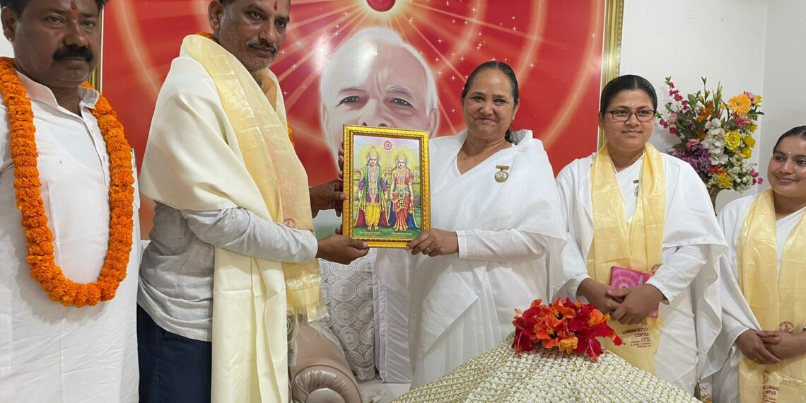 नौतनवां: ओम शांति ईश्वरीय विश्वविद्यालय में किया गया चैयरमैन बृजेश मणि का स्वागत