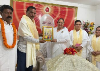 नौतनवां: ओम शांति ईश्वरीय विश्वविद्यालय में किया गया चैयरमैन बृजेश मणि का स्वागत