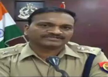 गोरखपुर IG ने SHO रामकोला को फोन कर पूछा… कब से हो पुलिस में? जमकर लगाई फटकार