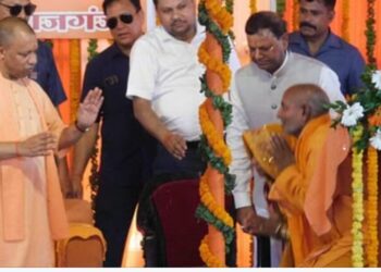 महराजगंज में बोले सीएम योगी: लोककल्याण का आधार है सनातन धर्म, आगे बढ़ने की देता है प्रेरणा