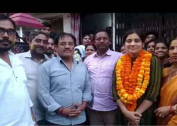 किराने की छोटी सी दुकान चलाकर बेटी को बनाया सफल, जानिए UPSC में झंडे गाड़ने वाली गोरखपुर की दृष्टि जायसवाल की कहानी