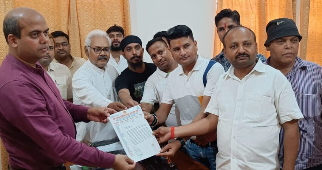 नौतनवा: व्यापारिक समस्याओं को लेकर उद्योग व्यापार प्रतिनिधि मंडल ने सौंपा मुख्यमंत्री और वित्त मंत्री को संबोधित एसडीएम को ज्ञापन