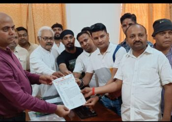 नौतनवा: व्यापारिक समस्याओं को लेकर उद्योग व्यापार प्रतिनिधि मंडल ने सौंपा मुख्यमंत्री और वित्त मंत्री को संबोधित एसडीएम को ज्ञापन