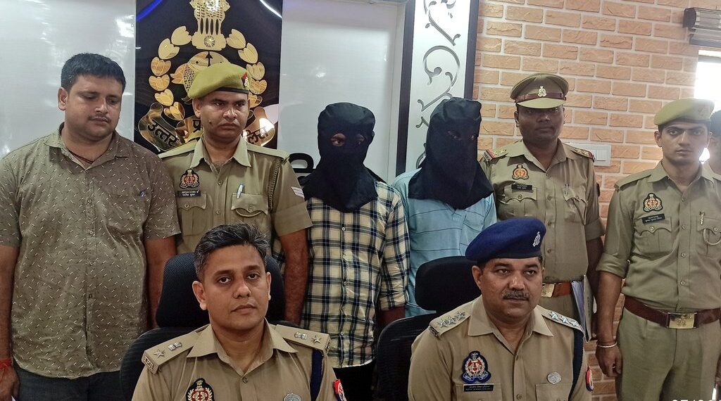 नौतनवा: चाचा भतीजे ने दोनों घरो में घुसकर दिया था चोरी को अंजाम, पुलिस ने 24 घंटे के अंदर सभी सामान किया बरामद