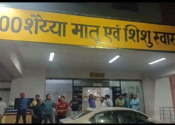 गोरखपुर जिला अस्पताल में 50 प्रेगनेंट महिलाओं को दिया गलत इंजेक्शन, बिगड़ी हालत, मच गई चीख-पुकार