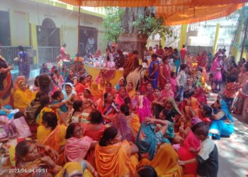 नौतनवा मे सात दिनों से चल रहा प्राचीन मां काली मंदिर में महिलाओं ने धार व कढाही चढाया और पूजा अराधना कर मां काली को प्रसन्न किया