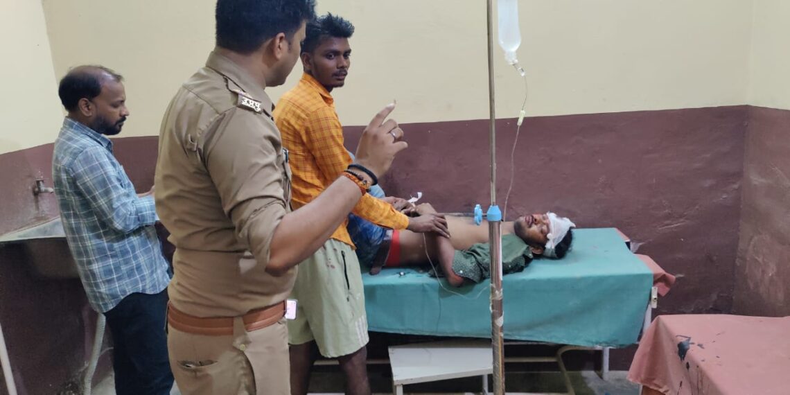 सोनौली: टाटा मैजिक व दो बाइक में भिंड़त, 5 साल को बच्ची सहित 2 की मौत, 5 घायल, रेफर