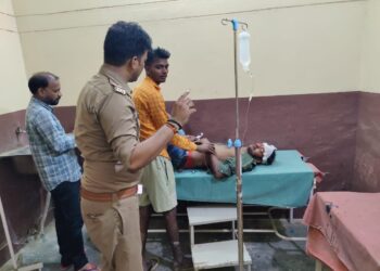 सोनौली: टाटा मैजिक व दो बाइक में भिंड़त, 5 साल को बच्ची सहित 2 की मौत, 5 घायल, रेफर