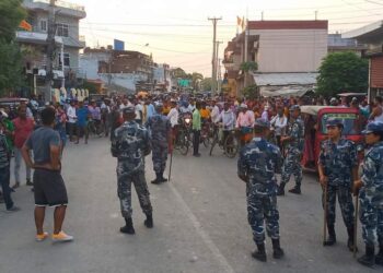 भारत नेपाल सीमा क्षेत्र पकलिहवा मे भारतीय समान खरिदने आ रहे नेपाली नागरिको को नेपाल पुलिस ने रोका, बॉर्डर पर ब्यापरिक तनाव