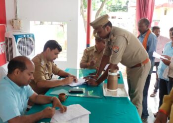 नौतनवां थाना समाधान दिवस में फरियादियों की सुनी गई फरियाद, 5 मामले निस्तारित शेष सम्बंधित अधिकारी को प्रेषित