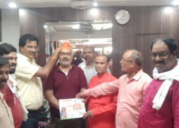 नौतनवा पहुंचे पूर्व भाजपा जिलाध्यक्ष, नगर में व्यापारियों से मिल मोदी सरकार के 9 साल के उपलब्धियों का किये बखान