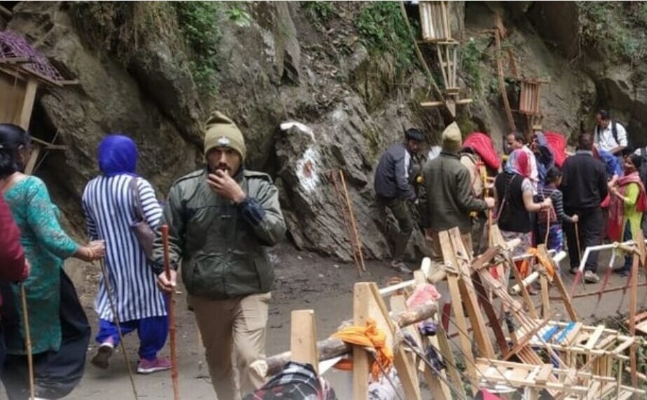 टैबल एजेन्ट ने 300 लोगो को जारी किया फर्जी परमिट , शुरू हुई अमरनाथ यात्रा, सेना ने तैयार की मजबूत और गतिशील सुरक्षा ग्रिड