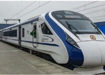 वंदे भारत का ट्रायल: गोरखपुर से सुबह छह बजकर पांच मिनट पर लखनऊ के लिए हुई रवाना, यात्रियों में खुशी की लहर