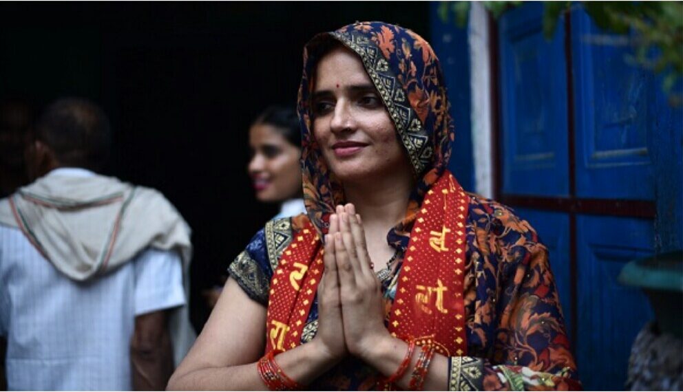 पाकिस्तानी महिला सीमा हैदर ने नेपाल के काठमान्डू मे पशुपतिनाथ मे शादी की गले में राधे-राधे का पटका, मांग में सिंदूर, सचिन की पत्नी