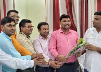 राष्ट्रीय शैक्षिक महासंघ महराजगंज के पदाधिकारियों ने बेसिक शिक्षा अधिकारी से किया औपचारिक भेंट, शैक्षणिक मुद्दों पर की चर्चा