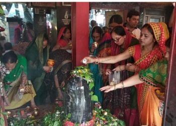 नौतनवा ,सोनौली सहित सावन के पहले सोमवार पर शिवालयों में उमड़ा जनसैलाब, मंदिरों में गूंजा भोलेनाथ का जयघोष