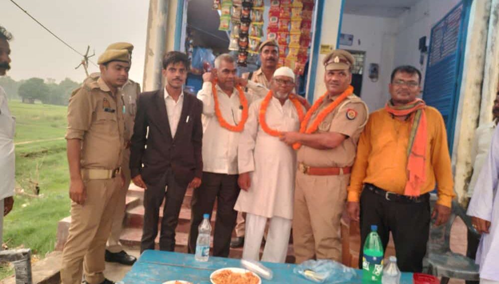 मेंहदावल: ऑपरेशन त्रिनेत्र के तहत महदेवा गांव में लगा सीसीटीवी कैमरा, थाना प्रभारी ने किया उदघाटन