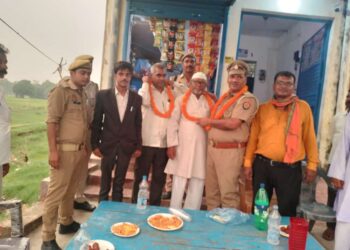 मेंहदावल: ऑपरेशन त्रिनेत्र के तहत महदेवा गांव में लगा सीसीटीवी कैमरा, थाना प्रभारी ने किया उदघाटन