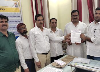 महराजगंज: शिक्षक हितों को लेकर प्राथमिक शिक्षक संघ ने की बैठक, बीएसए से भी मिल सौपें 22 सूत्रीय ज्ञापन